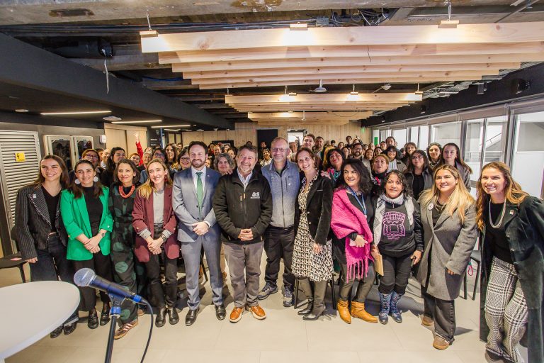 Encuentro de articulación municipal y fomento productivo en Hub Metropolitano